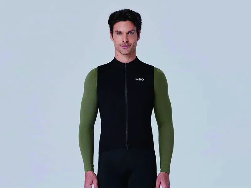 19-44Featured Item Lightweight Vest-MBOcycling-08